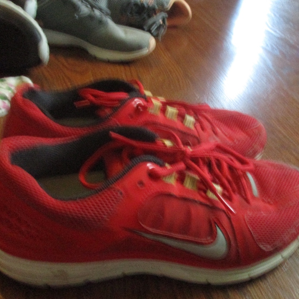 Nikes - Picture 2 of 3